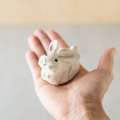 信楽焼・明山の　干支置物「仔うさぎ(大)」単品eto23-05