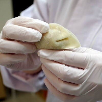 【2ヵ月毎定期便】【さとふる限定】生餃子専門店「新家」の生餃子　もりもり80個セット全3回