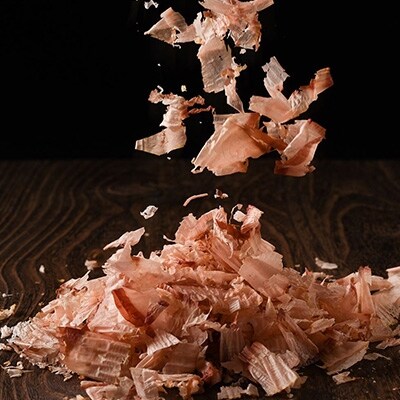 【黄金の鰹節にこだわる老舗】職人削りたて花かつお(200g×5袋入)