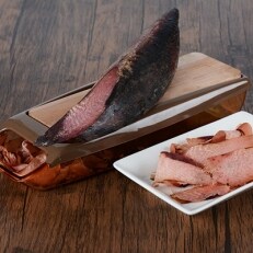 【黄金の鰹節にこだわる老舗】食べる赤節1本と削り器おごじょセット(化粧箱入)