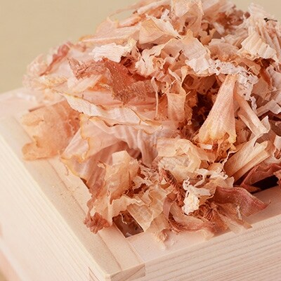 【黄金の鰹節にこだわる老舗】近海物一本釣り本枯花かつお(50g×10袋入)