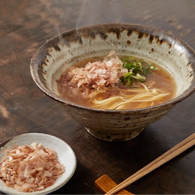 【高級鰹節をトッピング!】勝武士ラーメン4箱セット化粧箱入り(013-1082)