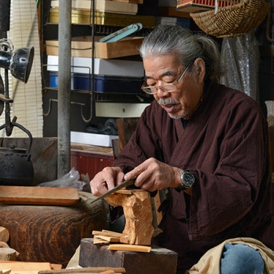 【鹿児島県指定伝統的工芸品】薩摩つげ櫛(解櫛)　彫椿・手作り布ケースセット(053-1116)