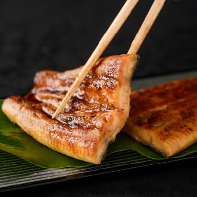 【鹿児島県産】うなぎ蒲焼じっくり焼きハーフカット約70g×4枚 化粧箱入り(017-1901)