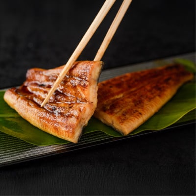 【鹿児島県産】うなぎ蒲焼じっくり焼きハーフカット約70g×8枚 化粧箱入り(031-1904)