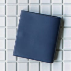 ASUMEDERU ハンドメイド 高級イタリア製ベビーカーフレザー二つ折り財布(小銭入付) ブルー | ふるさと納税のお礼品