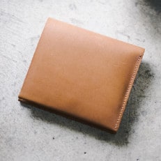 ASUMEDERU ハンドメイド イタリア製ベビーカーフレザー二つ折り財布(小銭入付) ベージュ | ふるさと納税のお礼品
