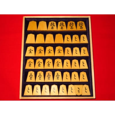 清夏作昇龍御蔵島黄楊斑入上柾目彫埋将棋駒/桐製平箱付(KS591)