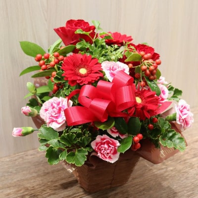 【レッド系:バラ、ガーベラ+季節のお花】生花アレンジメント