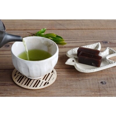 【毎月お届け3回】特上煎茶八重2本と季節のお茶1本(合計100g×3本) (H047105)