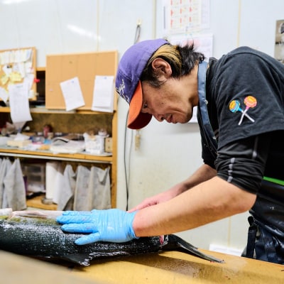 レンジで温めるだけ! 老舗の「魚屋さんの焼き・あら炊きセット」(H032107)