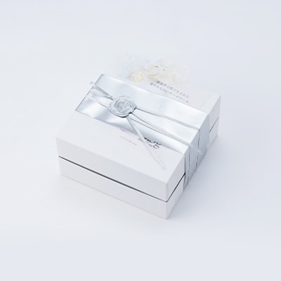 白薔薇「スノーホワイト」のような5層のチーズケーキ糖質オフ(4号サイズ)薔薇の町からお届け