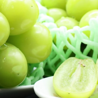 頬張る幸福感 ～緑の宝石・シャインマスカット～ 2kg以上(3～5房)