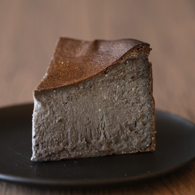 バスクチーズケーキ  黒胡麻&ホワイトショコラ