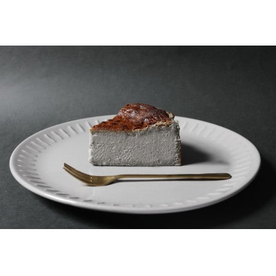 バスクチーズケーキ  黒胡麻&ホワイトショコラ