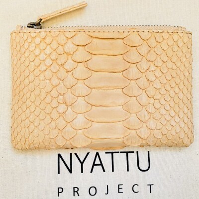 NYATTU PROJECT　天然パイソン革(ヘビ革)フラグメントケース(ポーチ)クリーム