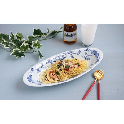 有田焼　青花　お洒落な小判型パスタ皿