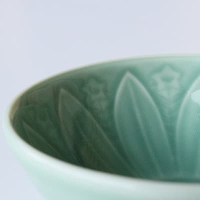 【さとふる限定】緑青磁花彫丸小鉢3個セット(有田焼 / 深海三龍堂)(有田町)