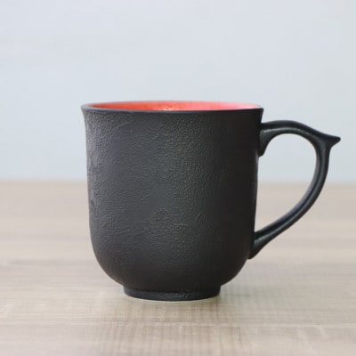 有田焼 黒泡内赤マグカップ
