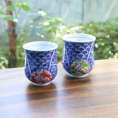 有田焼　コップ湯飲み　青海波花絵ペアセット(緑・赤)