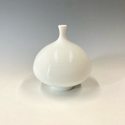 有田焼　中仙窯　中尾恭純　白磁線段壺(小)