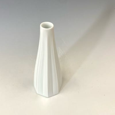 有田焼　中仙窯 中尾純　白磁面取線彫一輪差