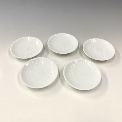 有田焼　中仙窯　中尾恭純　白磁牡丹彫小皿5枚組