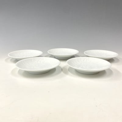 有田焼　中仙窯　中尾恭純　白磁牡丹彫小皿5枚組