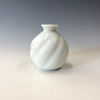 有田焼・中仙窯・中尾純　白磁ひねり花器