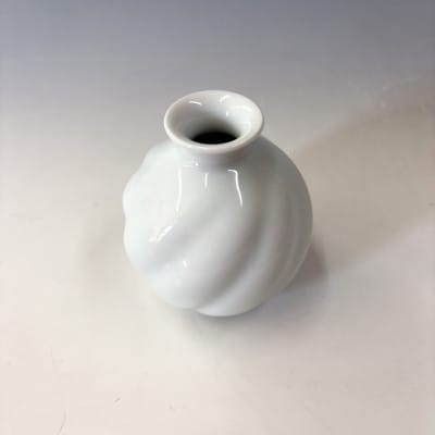 有田焼・中仙窯・中尾純　白磁ひねり花器