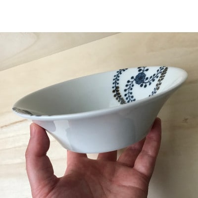 花文様のボウル(中)