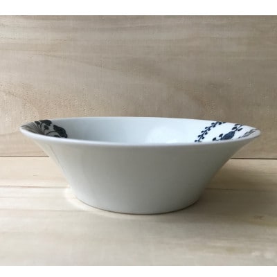 花文様のボウル(中)