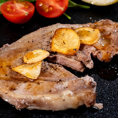 豪快な夕食を彩る『厚切りラムステーキ』12枚セット