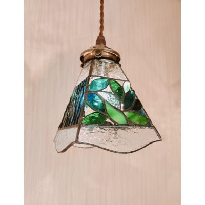 ステンドグラス【リーフのペンダントランプ】希少ドイツ製ガラスほか　電球付き(申し込み後生産)