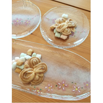 春を待ちわびる《桜の器 長皿と丸皿2枚の3点セット》ガラスHandmade 贈り物 ステンドグラス