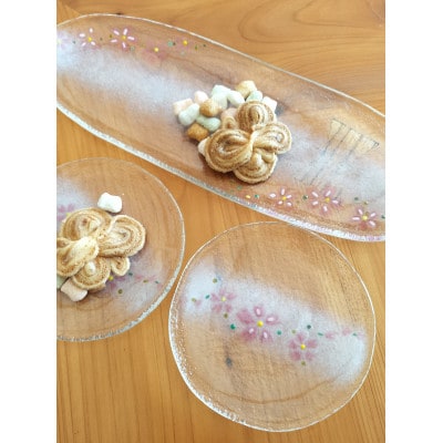 春を待ちわびる《桜の器 長皿と丸皿2枚の3点セット》ガラスHandmade 贈り物 ステンドグラス