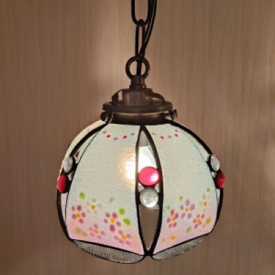 【さとふる限定】一点限定 ステンドグラス『ぼんぼり桃の花』ペンダントランプ USA製ガラス使用　