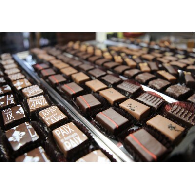 アベニュー・ド・ラペの自慢の チョコレート 詰め合わせ 15粒×2箱 紙袋付き