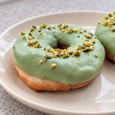 【ベーカリーマーケット パニスタ】彩りチョコドーナツ2種10個セット(ピスタチオ・いちご)