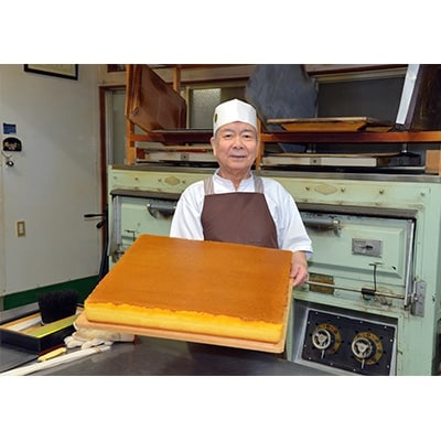 【2022年2月中旬発送】和三盆使用 職人手焼きの長崎和三盆かすてら木箱入(カット済0.5号×4)
