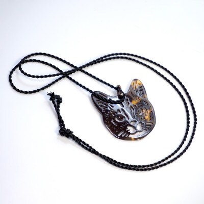 べっ甲製まち猫ペンダント