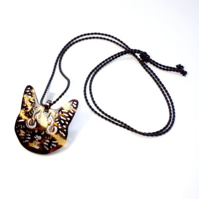 べっ甲製すまし猫ペンダント