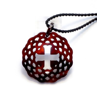 べっ甲製十字架と花のペンダント