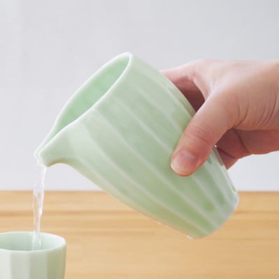 【miyama.】立ち姿が美しい美濃焼の冷酒器セット(緑釉)