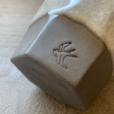 つばめ工房　黒土フリーカップ　氷裂貫入釉(白)