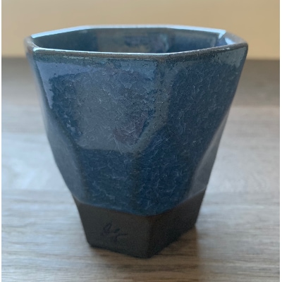 つばめ工房　黒土フリーカップ　氷裂貫入釉(青)