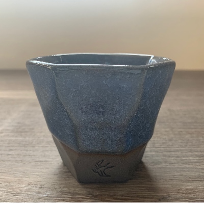 つばめ工房　黒土ロックカップ　氷裂貫入釉(青)