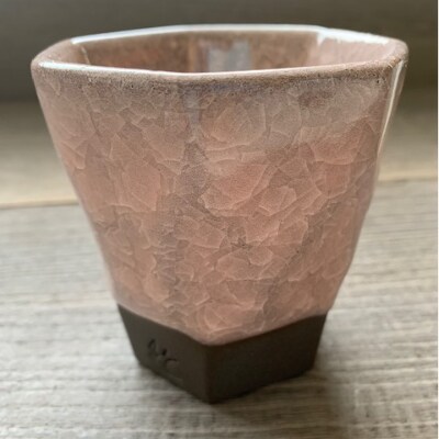 つばめ工房　黒土フリーカップ　氷裂貫入釉(ピンク)