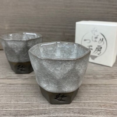 つばめ工房　 黒土ぐい呑み　ペアセット(氷裂貫入釉　白)