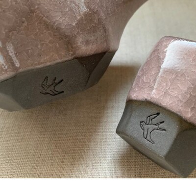 つばめ工房　 黒土　酒器2点セット(氷裂貫入釉　ピンク)